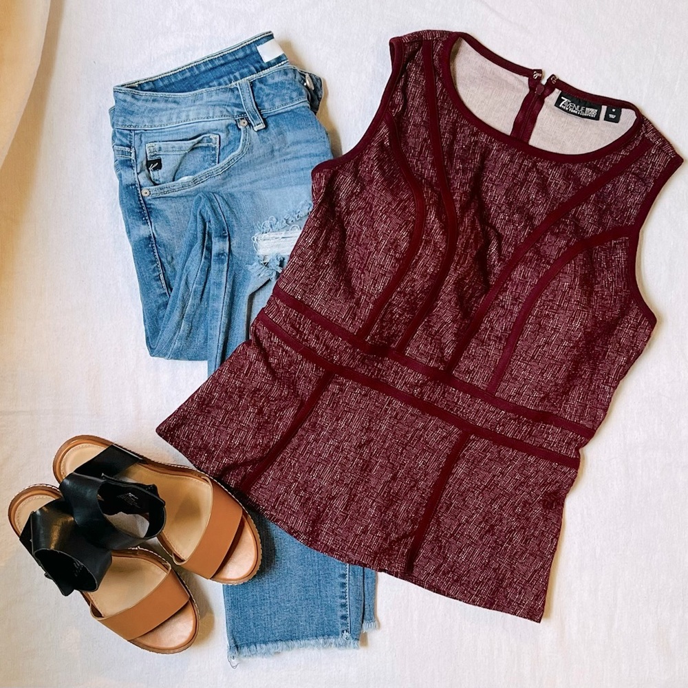 NY & Co 7th Avenue maroon structured knit top with ribbon detail.  Size M.